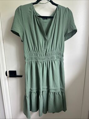 Rachel Zoe Casual Sage Green Short Sleeve Tiered Dress Size Medium